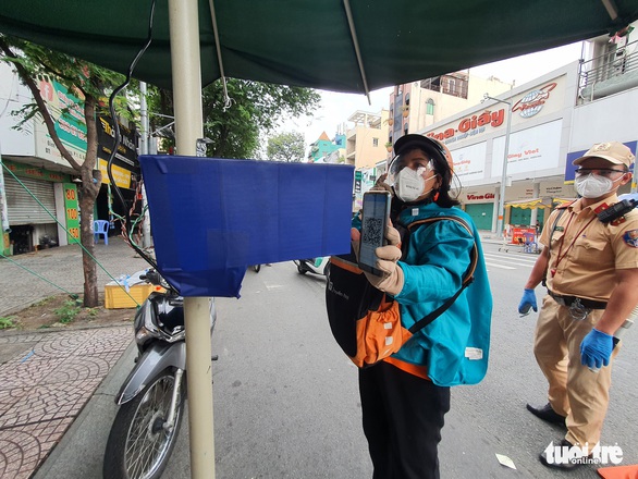 Công an TP.HCM lắp thêm 100 camera tự động quét mã QR tại các chốt kiểm soát - Ảnh 4. Công an TP.HCM lắp thêm 100 camera tự động quét mã QR tại các chốt kiểm soát - Ảnh 4.