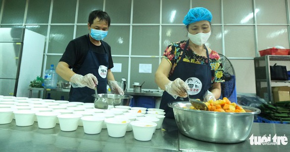 Sở Y tế TP.HCM nói về việc các bệnh viện điều trị COVID-19 không hài lòng suất ăn - Ảnh 1. Sở Y tế TP.HCM nói về việc các bệnh viện điều trị COVID-19 không hài lòng suất ăn - Ảnh 1.