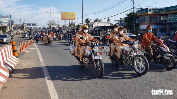 Đầu năm quét đinh rải dọc quốc lộ 1 khu Bình Chánh - Ảnh 3. Đầu năm quét đinh rải dọc quốc lộ 1 khu Bình Chánh - Ảnh 3.