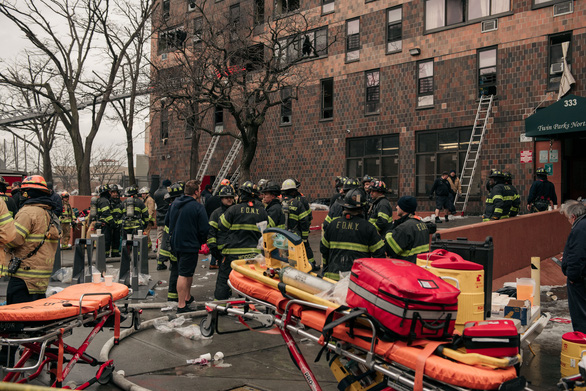 Cháy lớn làm ít nhất 19 người thiệt mạng ở New York - Ảnh 1.