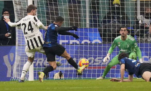Alexis Sanchez ghi bàn phút 120+1, Inter giành Siêu cúp Ý - Ảnh 2.