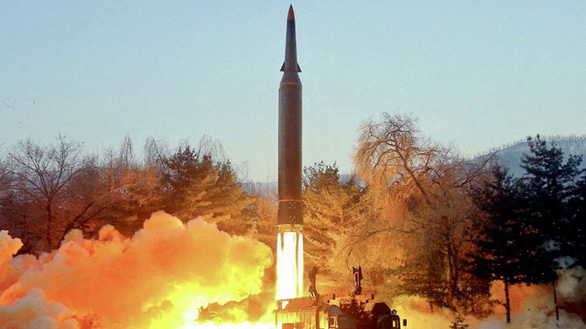 Hàn Quốc: Tên lửa siêu thanh Hwasong-8 của Triều Tiên đáng gờm nhất thế giới - Ảnh 1.
