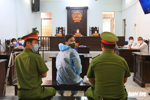 Bị cáo Lê Chí Thành lãnh 2 năm tù về tội chống người thi hành công vụ - Ảnh 1.