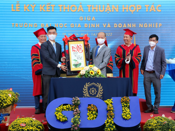 Lễ tốt nghiệp đặc biệt của sinh viên Đại học Gia Định - Ảnh 3.