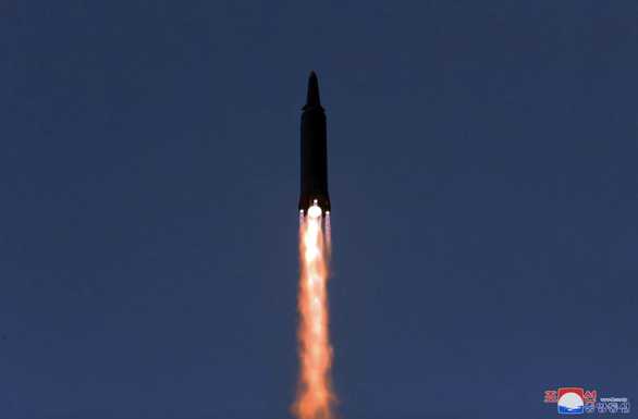 Hàn Quốc: Triều Tiên vừa phóng vật thể nghi là tên lửa - Ảnh 1.