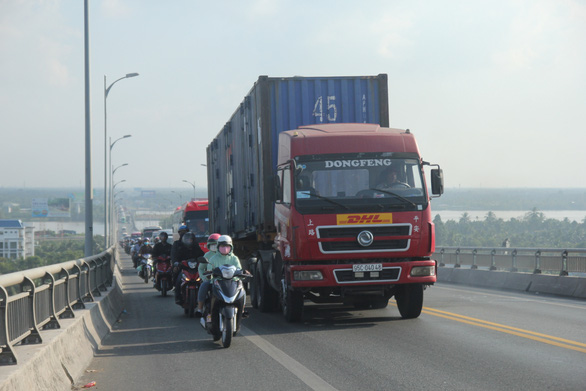 Cấm xe tải nặng qua cầu Rạch Miễu giờ cao điểm dịp Tết để hạn chế kẹt xe - Ảnh 1.