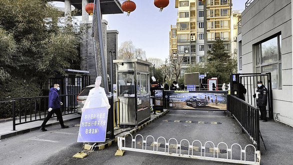 Bệnh nhân ở Bắc Kinh gây bất ngờ, không đi đâu xa 14 ngày mà dính Omicron - Ảnh 1.
