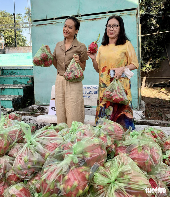 Kim Xuân, Kim Duyên, Hồng Ánh... mang Tết ấm đến trẻ bị ảnh hưởng bởi HIV/AIDS - Ảnh 3.