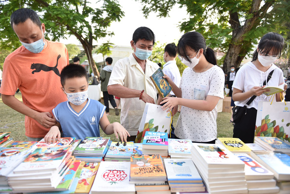 Tết yêu thương cho trẻ mồ côi - Ảnh 4.