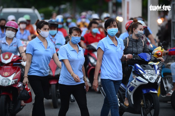 Doanh nghiệp lo lắng giải bài toán kéo công nhân trở lại sau Tết - Ảnh 1. Doanh nghiệp lo lắng giải bài toán kéo công nhân trở lại sau Tết - Ảnh 1.
