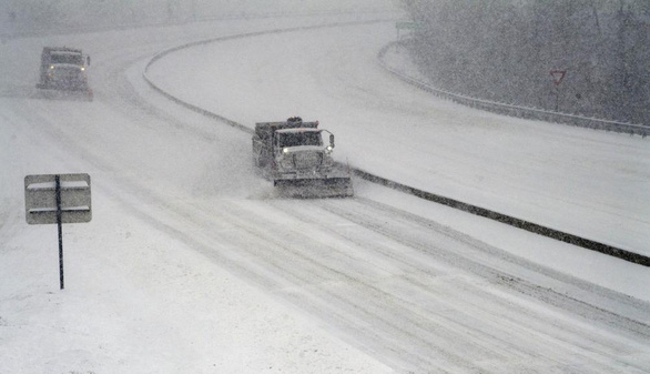 Bão mùa đông gây hàng trăm vụ tai nạn giao thông ở Mỹ - Ảnh 6.