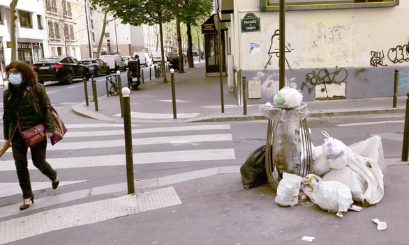 Paris đầy rác, Pháp lên kế hoạch tìm lại kinh đô ánh sáng xưa - Ảnh 1.