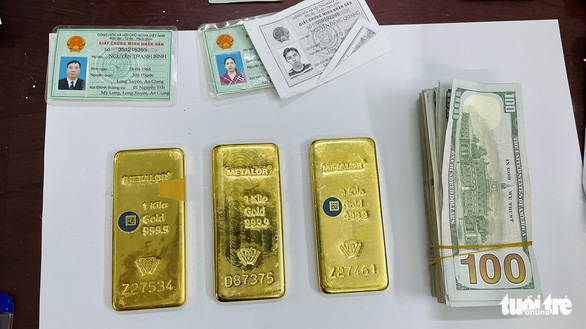Bắt thêm 6 bị can liên quan đường dây mua bán vàng, USD nhập lậu - Ảnh 2.