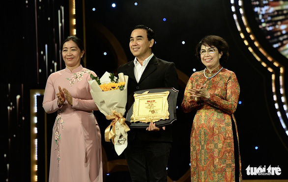 Cố ca sĩ Phi Nhung được trao giải Mai Vàng 2021 - Ảnh 8.