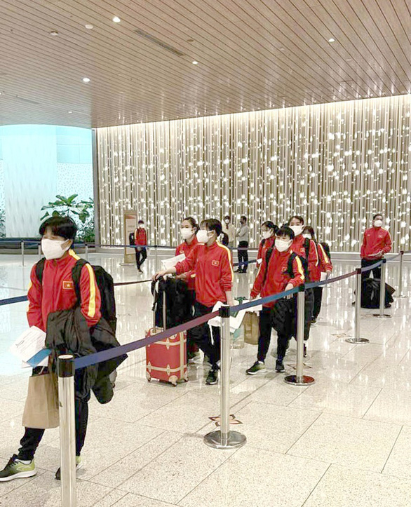 14 cầu thủ đội tuyển nữ Việt Nam đã đến Ấn Độ nhưng chưa thể tập luyện - Ảnh 1.