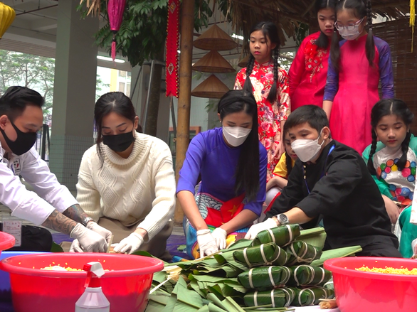 ‘Gói bánh chưng, gói trọn yêu thương’ cho trẻ em vùng cao - Ảnh 3.