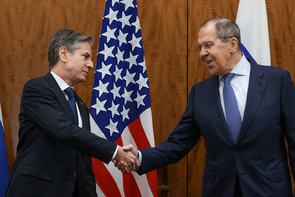 Ngoại trưởng Nga - Mỹ gặp nhau để tháo ngòi nổ căng thẳng Ukraine - Ảnh 1.
