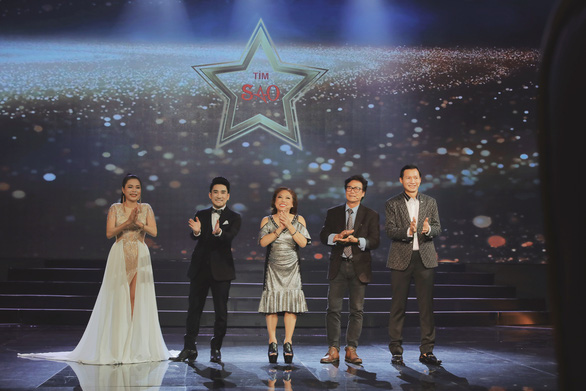 Singing hit Wanbi Tuan Anh's eyes helped Trung Hieu win the Stars of Stars in 2021 - Photo 2.