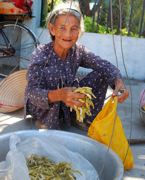 Cuối năm ăn trả canh môn... - Ảnh 2.