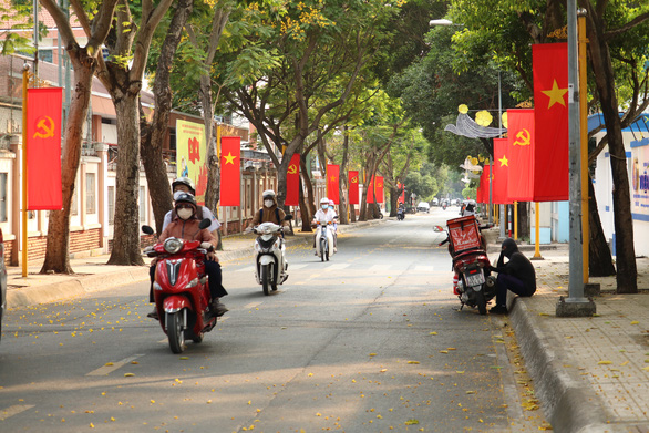 Ngày xuân đỏ thắm màu cờ - Ảnh 2.