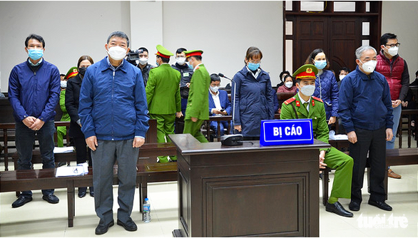 Cựu giám đốc Bệnh viện Bạch Mai Nguyễn Quốc Anh lãnh 5 năm tù - Ảnh 1.