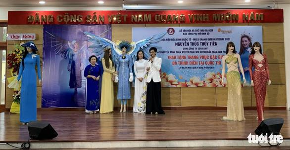 Thùy Tiên tặng trang phục thi tại Miss Grand International 2021 cho bảo tàng - Ảnh 1.