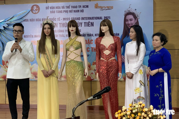Thùy Tiên tặng trang phục thi tại Miss Grand International 2021 cho bảo tàng - Ảnh 2.