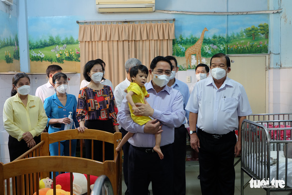 Thủ tướng thăm 200 cháu tàn tật mồ côi ở Thị Nghè - Ảnh 4.