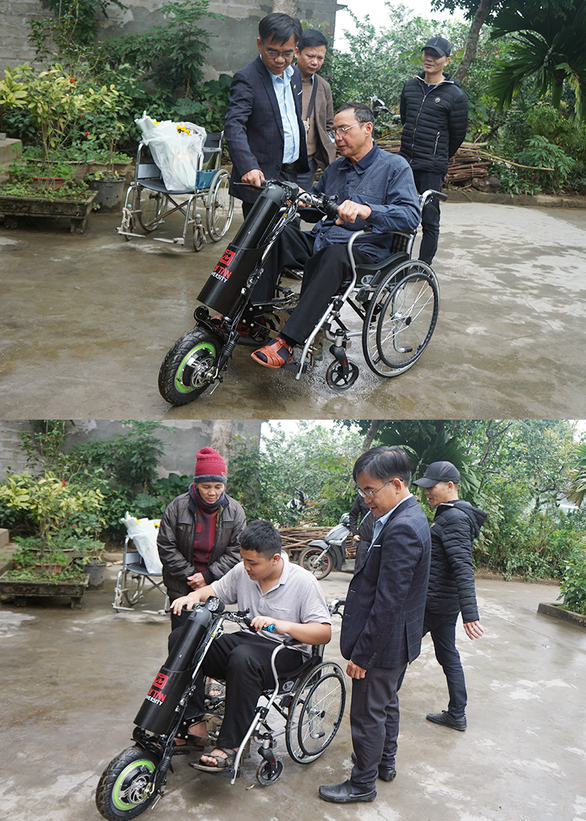 ĐH Duy Tân tiếp tục tặng xe lăn điện cho người khuyết tật Dtu2-16431031821482093520314