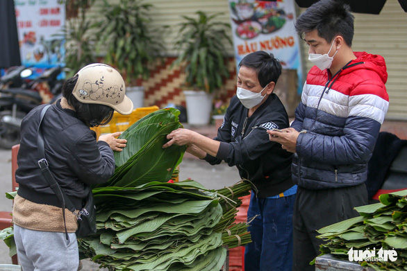 Chợ lá dong lâu đời nhất Hà Nội: Bán đến đâu, lấy đến đấy’ vì khách mua giảm - Ảnh 2.