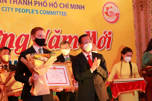 Giám đốc AmCham: Việt Nam sẽ vươn lên mạnh mẽ trong năm 2022 nhờ tỉ lệ tiêm chủng - Ảnh 4.