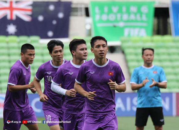 Tuyển Việt Nam tập thử sân chính, loại 1 cầu thủ trước ngày đấu Úc - Ảnh 5.
