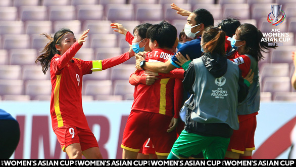 Tuyển nữ Việt Nam - Myanmar 2-2: Trận kịch tính đoạt vé vào tứ kết gặp Trung Quốc ngày 30-1 - Ảnh 1.