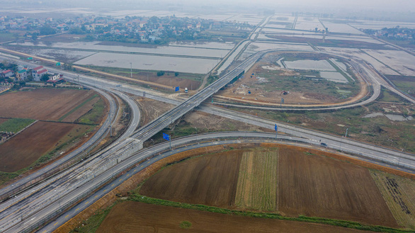 Từ 13h ngày 28-1, ôtô được chạy trên cao tốc Cao Bồ - Mai Sơn - Ảnh 2.
