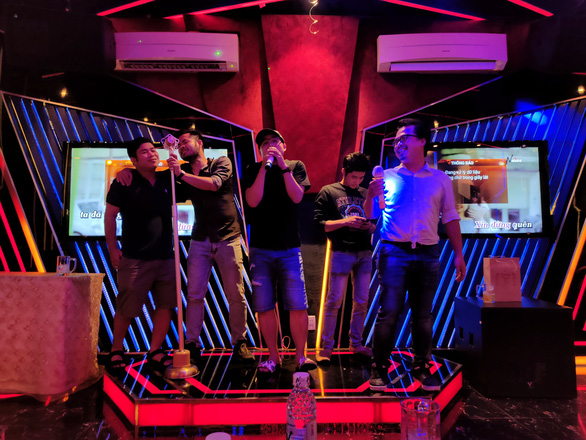 TP.HCM: Karaoke đắt khách nhưng không cháy phòng - Ảnh 3.