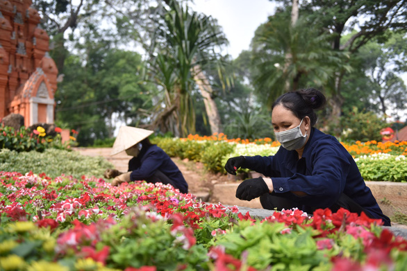 Tết ấm của người ở lại - Ảnh 2.