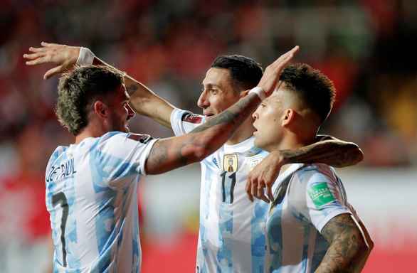 Argentina đá bại Chile, Brazil hòa Ecuador - Ảnh 1.