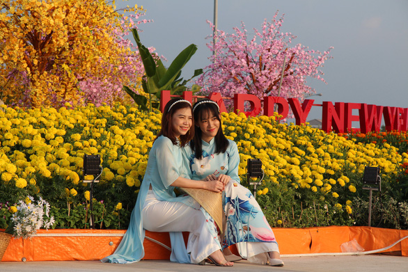 Bạn trẻ mê tít khi du xuân chụp ảnh nhiều điểm đẹp ở Kiên Giang - Ảnh 1.