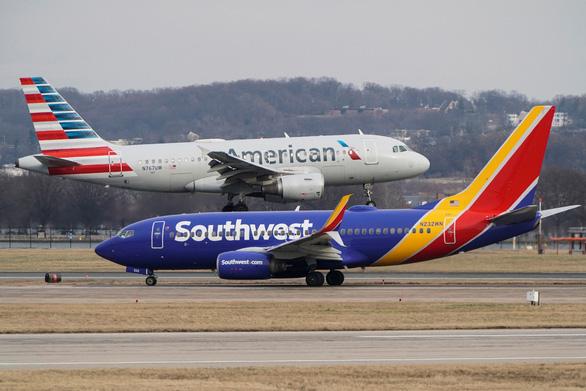 Mỹ hủy hàng ngàn chuyến bay vì bão mùa đông - Ảnh 1.