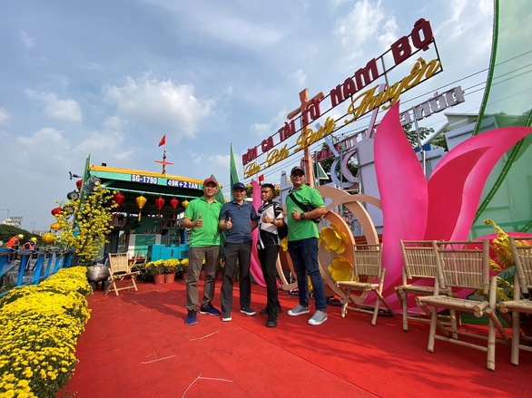 Saigontourist Group tổ chức tour chợ hoa xuân - Ảnh 1.