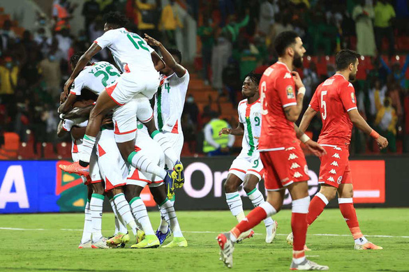 Burkina Faso và Cameroon vào bán kết CAN 2022 - Ảnh 1.