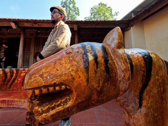 Nghệ nhân Việt chạm khắc 2.022 con hổ lên báo nước ngoài - Ảnh 2.