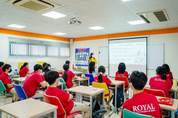 Học sinh Royal School rộn ràng trong ngày đầu quay trở lại trường học - Ảnh 5.