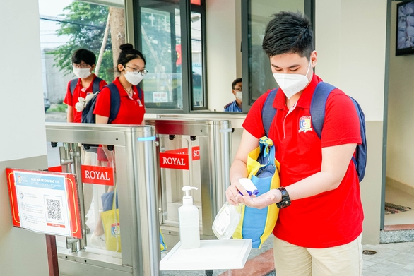 Học sinh Royal School rộn ràng trong ngày đầu quay trở lại trường học - Ảnh 2. Học sinh Royal School rộn ràng trong ngày đầu quay trở lại trường học - Ảnh 2.