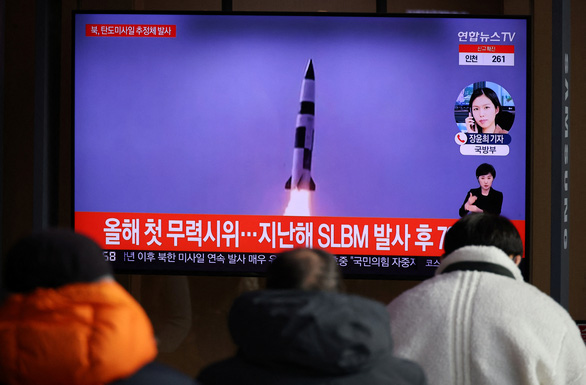 Tổng thống Hàn Quốc kêu gọi đối thoại sau khi Triều Tiên phóng vật thể nghi tên lửa - Ảnh 1.
