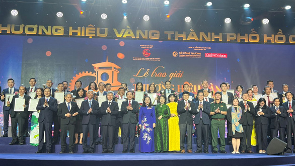 EVNHCMC nhận giải thưởng Thương hiệu Vàng TP.HCM năm 2021 - Ảnh 2.