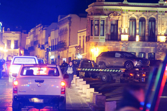 Mexico: Xe 7 chỗ nhét 10 xác người bị bỏ ngay trước dinh thống đốc - Ảnh 1.