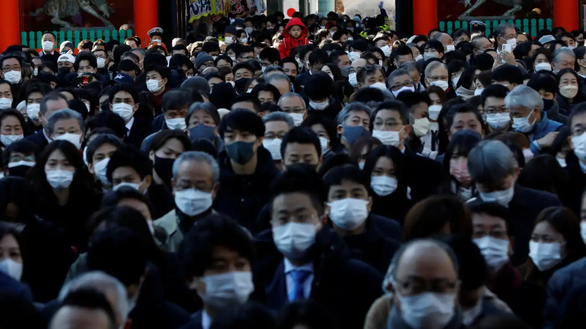 Ca nhiễm mới ở Nhật tăng gấp 15 lần sau 1 tuần - Ảnh 1.