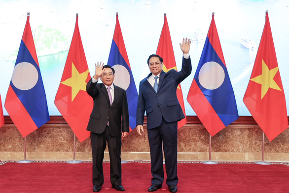 Thủ tướng Phạm Minh Chính hội đàm với Thủ tướng Lào Phankham Viphavanh - Ảnh 1.