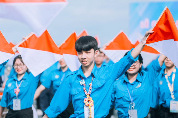 Bạn trẻ TP.HCM cùng chào cờ ‘Tôi yêu Tổ quốc tôi’ - Ảnh 3.